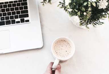 3次崩盘引爆更衣室内乱！范戴克诡异举动背后，利物浦暗藏惊人危机